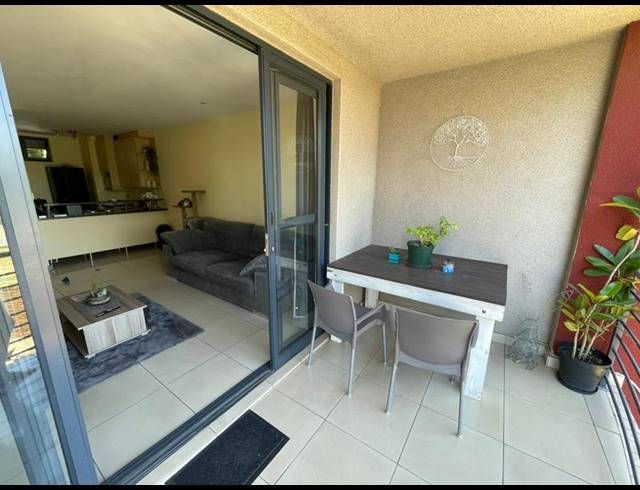 2 BEDROOM APARTMENT FOR SALE IN ROOIHUISKRAAL NORTH